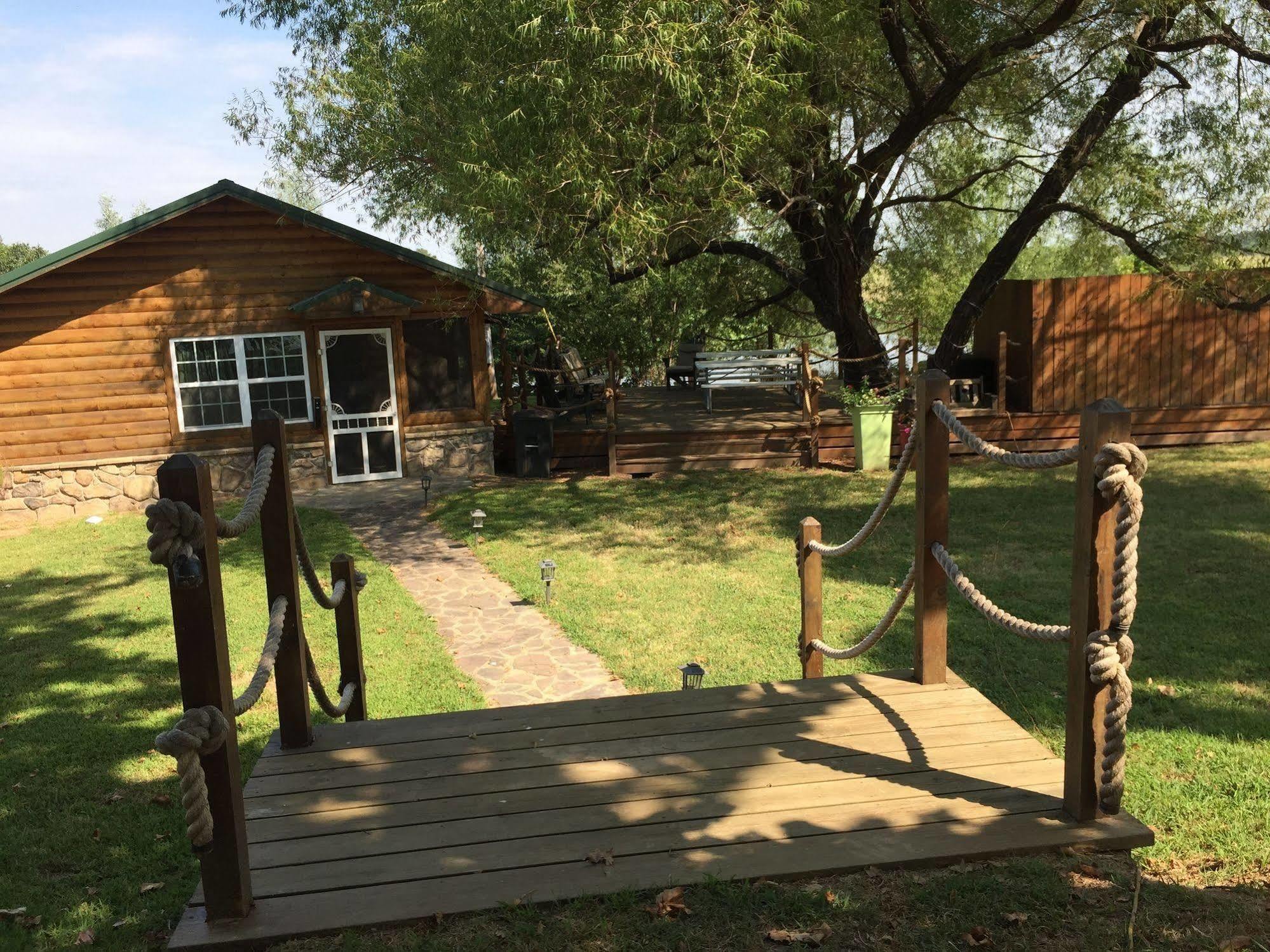 Whip Or Wheel Cabins Holdenville 外观 照片